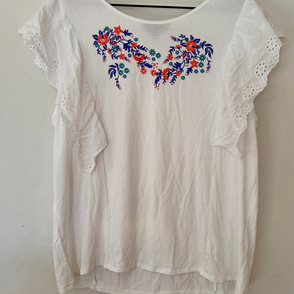 Modern Attraction White Embroidered Eyelet Ruffle Sleeve Blouse Size Large